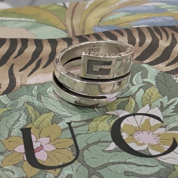 Gucci Silver G Logo Ring - Picture 6 of 6